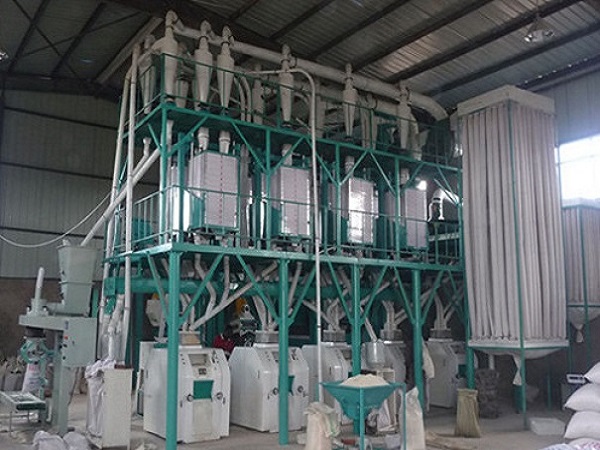  How to remove impurities and clean surface dust in the process of processing raw grain with automatic corn processing equipment?